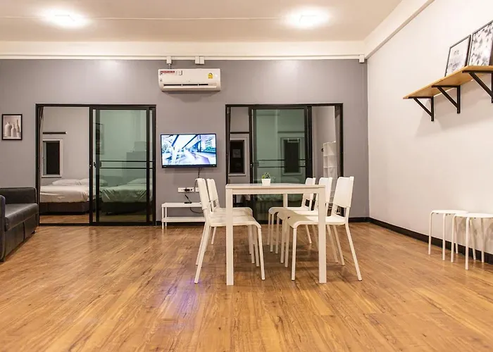 U4 Large 2 Bed Rooms Full Kitchen 200M To Bts